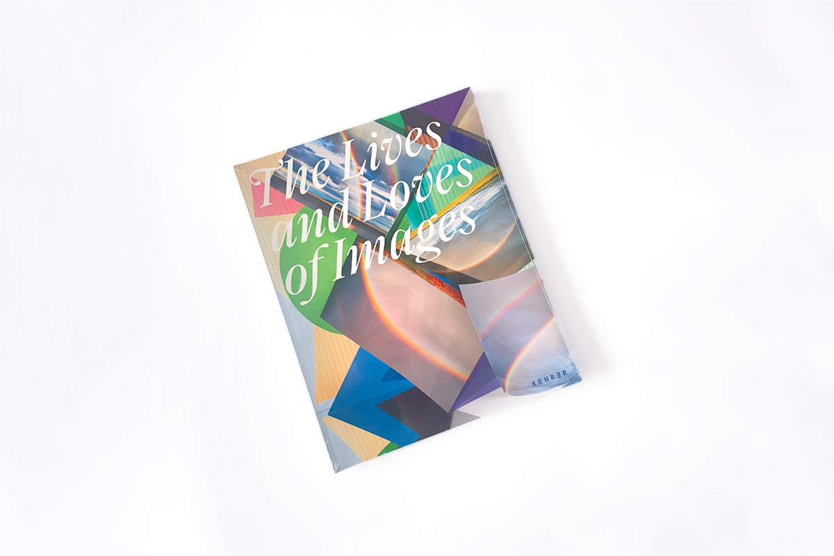 Umschlagsbild des Katalogs zur Biennale für aktuelle Fotografie 2020. Auf dem Umschlag sind verschiedene Bilder von Regenbogen zu sehen. Darüber steht in weißer Schrift "The Lives and Loves of Images", also der Titel der Biennale 2020.